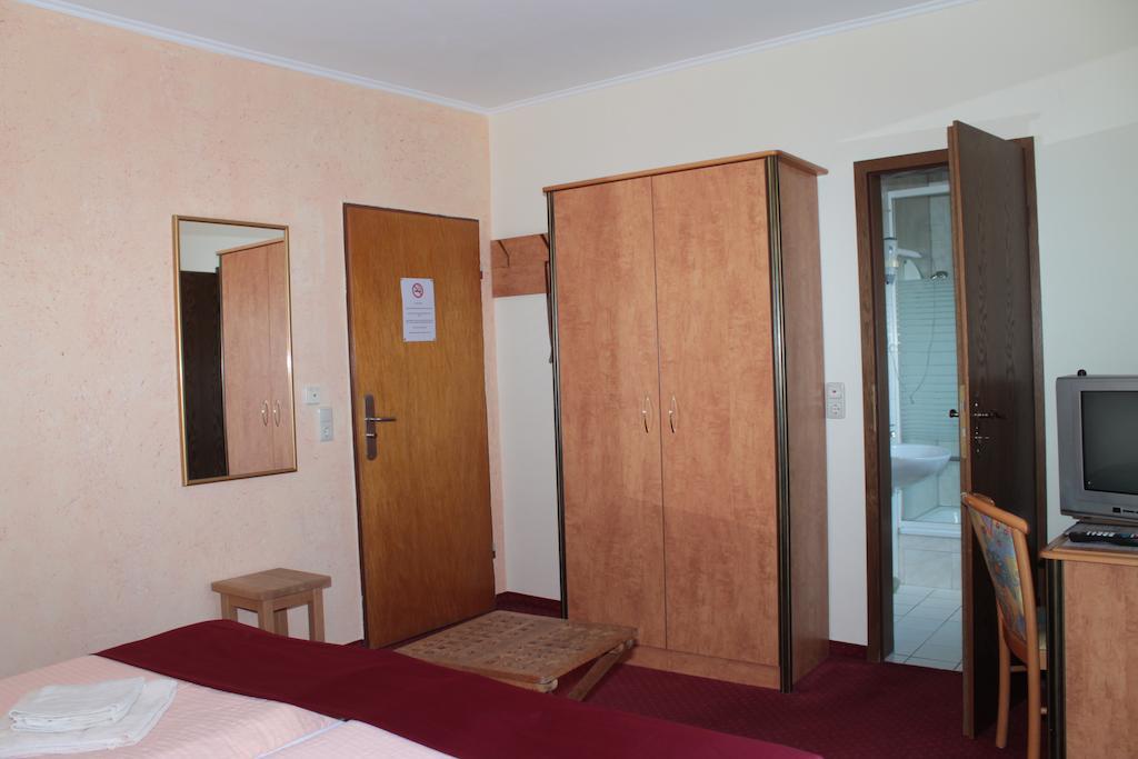 Garni Zum Adler Hotel Gensingen Kültér fotó