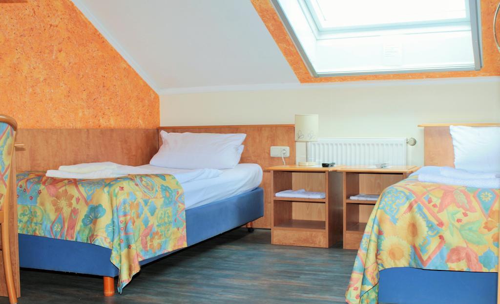 Garni Zum Adler Hotel Gensingen Szoba fotó